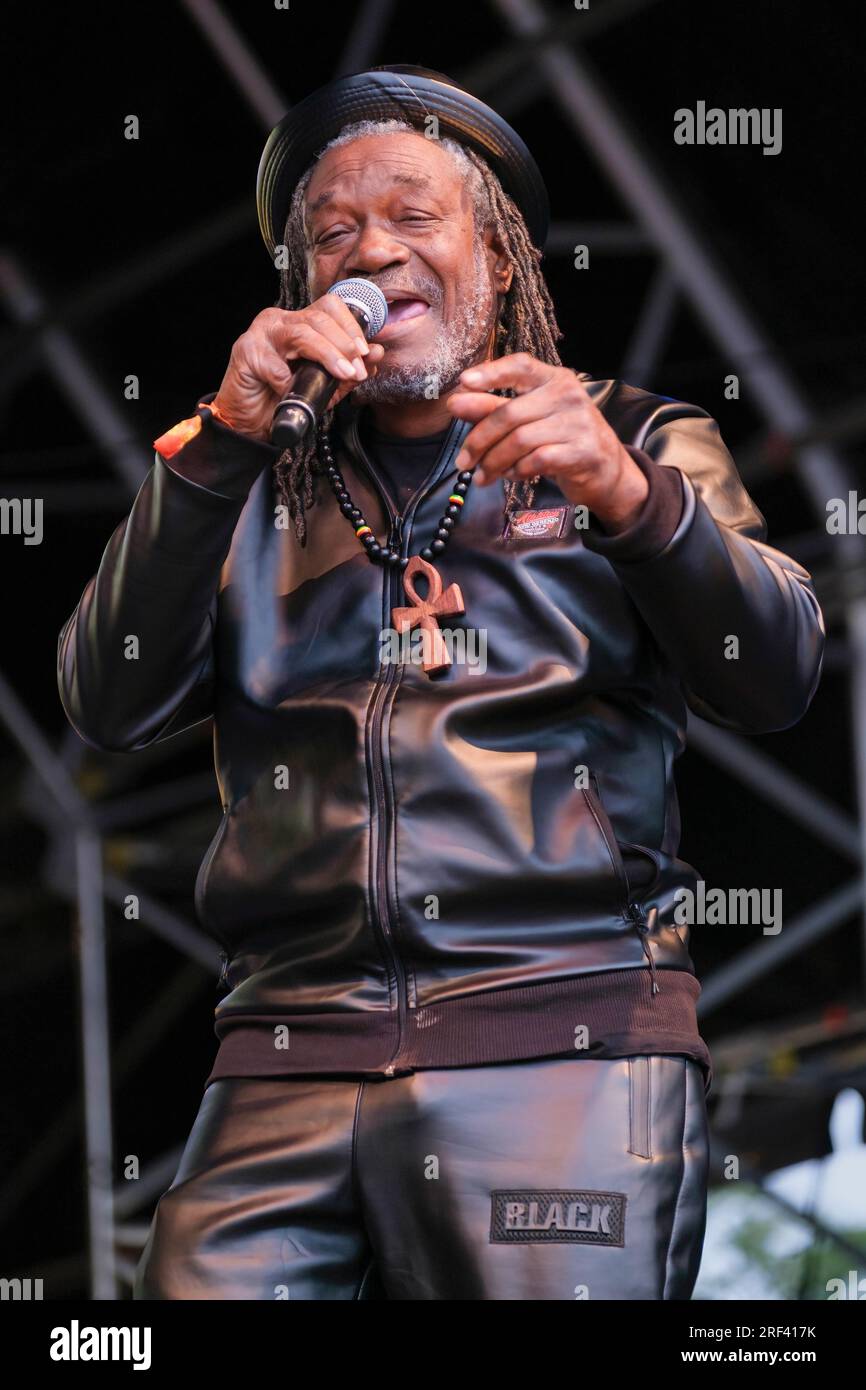 Jamaikanischer Roots Reggae-Sänger Horace Andy tritt beim Womad Festival in Charlton Park, Großbritannien auf. 30. Juli 2023 Stockfoto