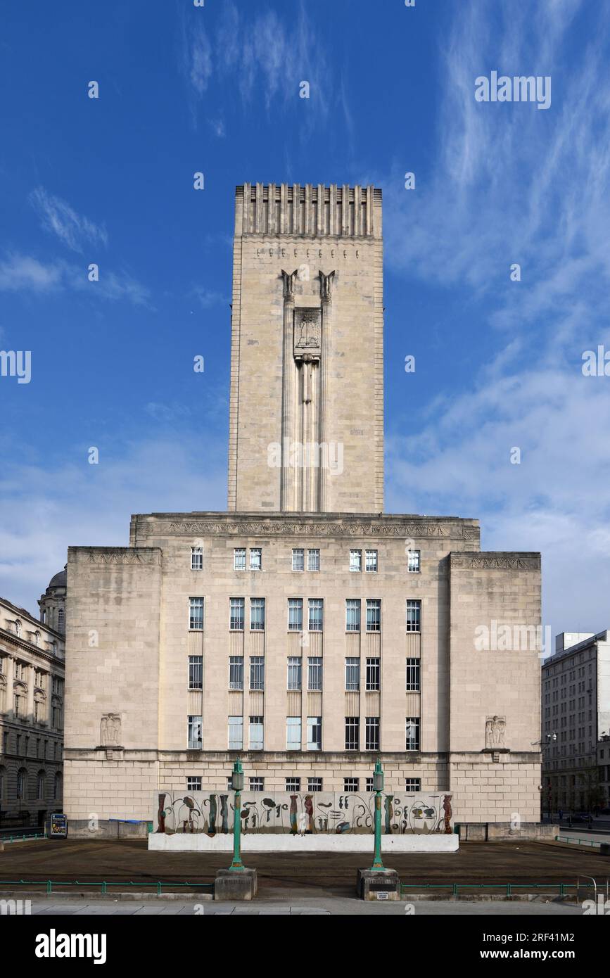 George's Dock Building (1931-1934), ein von Herbert Rowse entworfenes Art déco-Gebäude, am Pier Head & Ufer von Liverpool Stockfoto