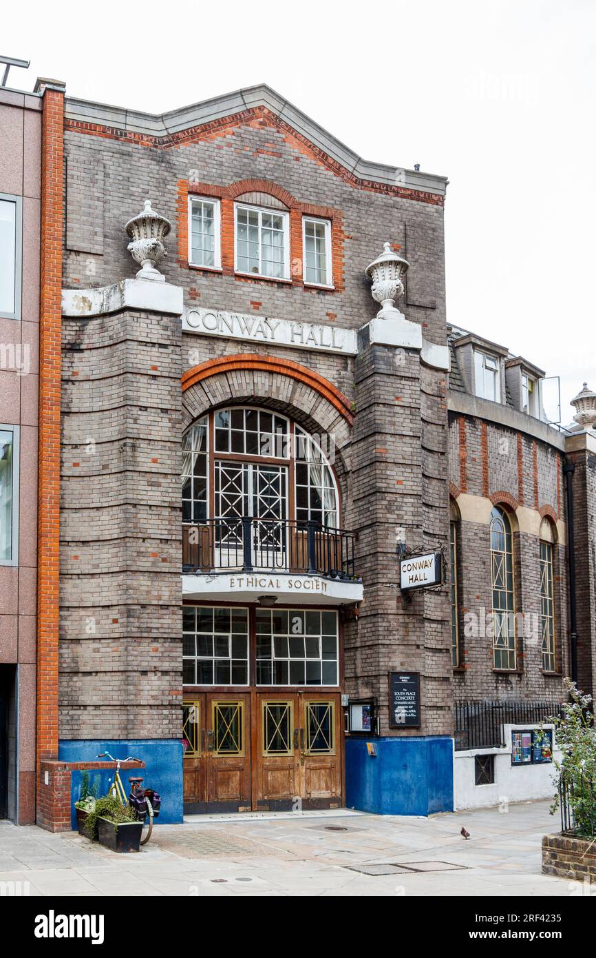 Conway Hall, Heimstadion der Conway Hall Ethical Society (früher South Place Ethical Society) in Red Lion Square, Holborn, London, Großbritannien Stockfoto