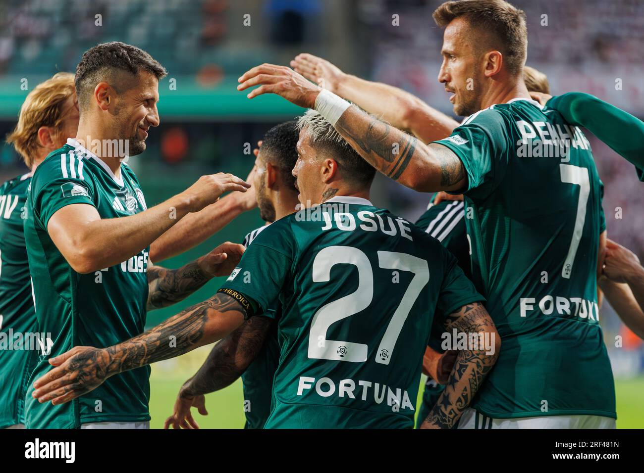 Die Spieler von Legia feiern das Tor, das Tomas Pekhart während des Spiels PKO BP Ekstraklasa 2023/24 zwischen Legia Warszawa und LKS Lodz bei Marshal geschossen hat Stockfoto