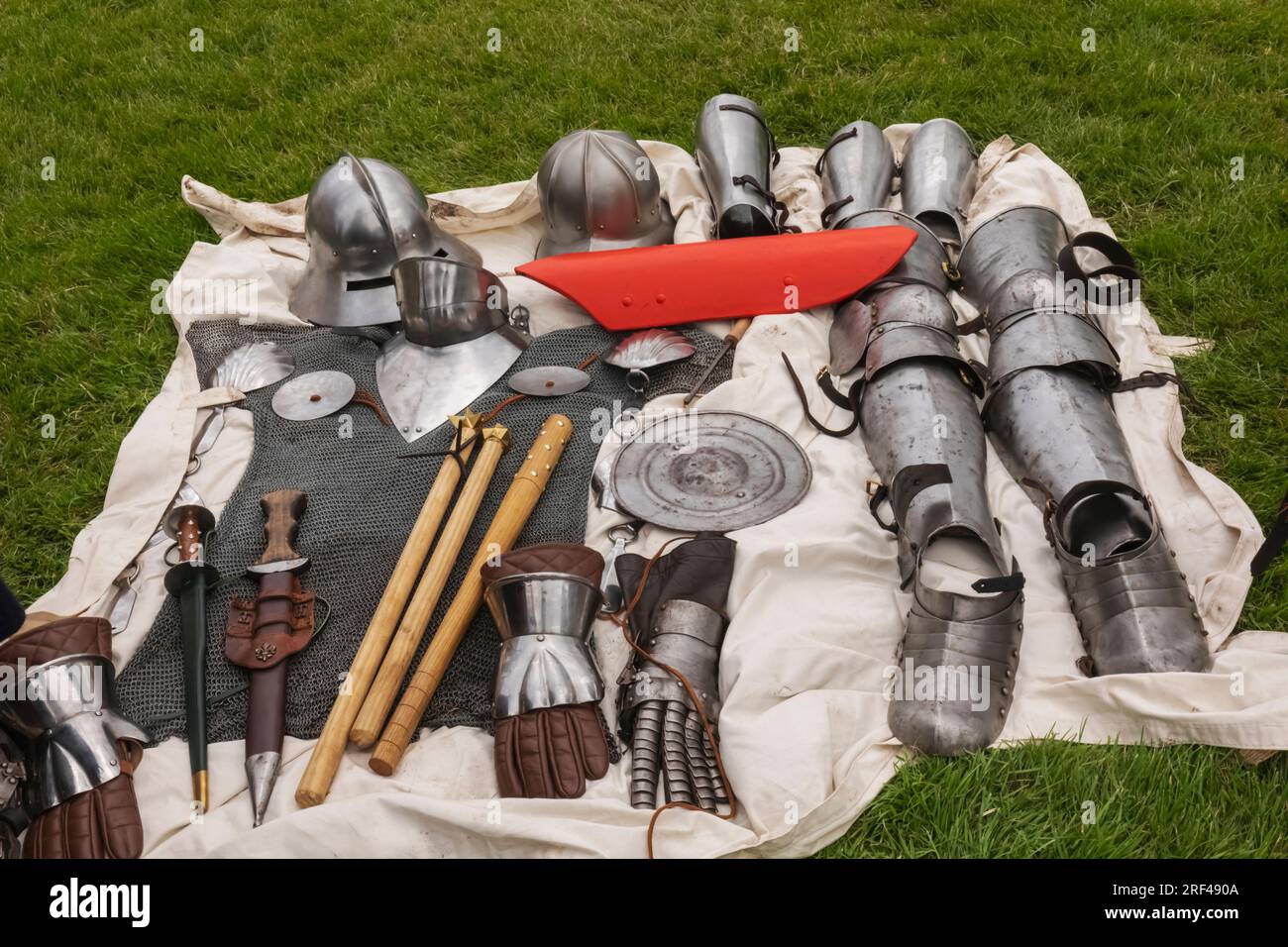 England, Kent, Maidstone, Leeds, Leeds Castle, Mittelalterliches Festival, mittelalterliche Panzerausstellung Stockfoto