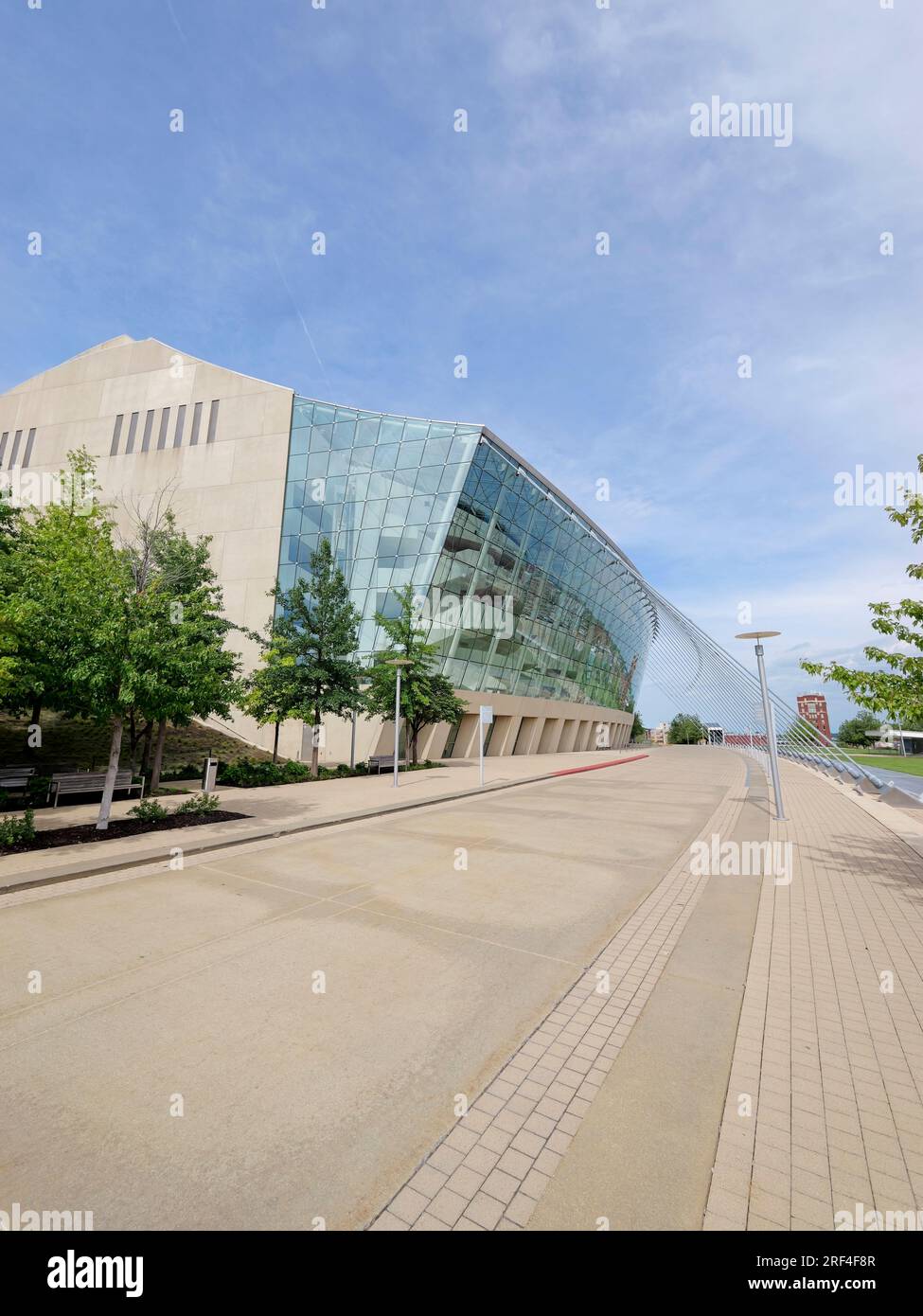 Kansas City, Missouri - 29. Juli 2023: Kauffman Center for Performing Arts am klaren Sommertag Stockfoto