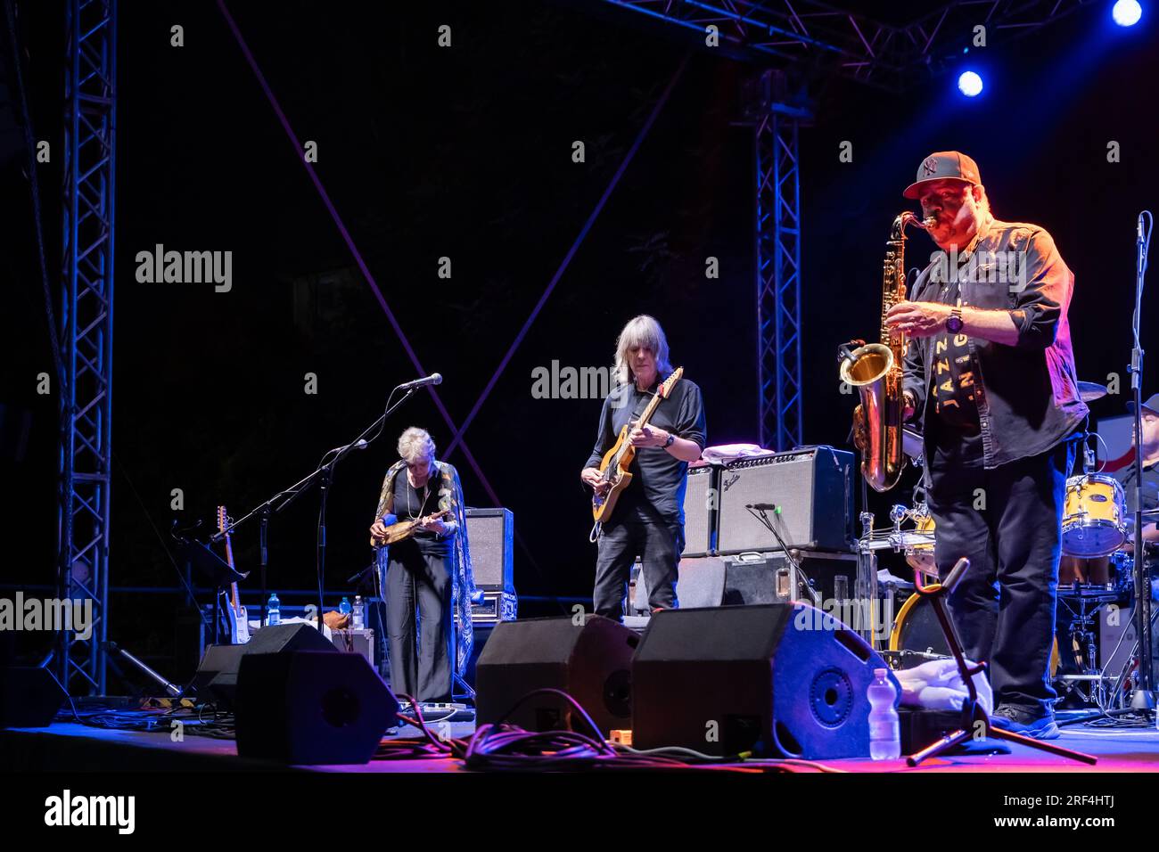 Der legendäre Jazz- und zeitgenössische Gitarrist Mike Stern und seine Bandgäste beim Pomigliano Jazz Festival im öffentlichen Park Giovanni Paolo II in Pomigliano d'Arco. (Foto: Giovanni Esposito/Pacific Press/Sipa USA) Guthaben: SIPA USA/Alamy Live News Stockfoto