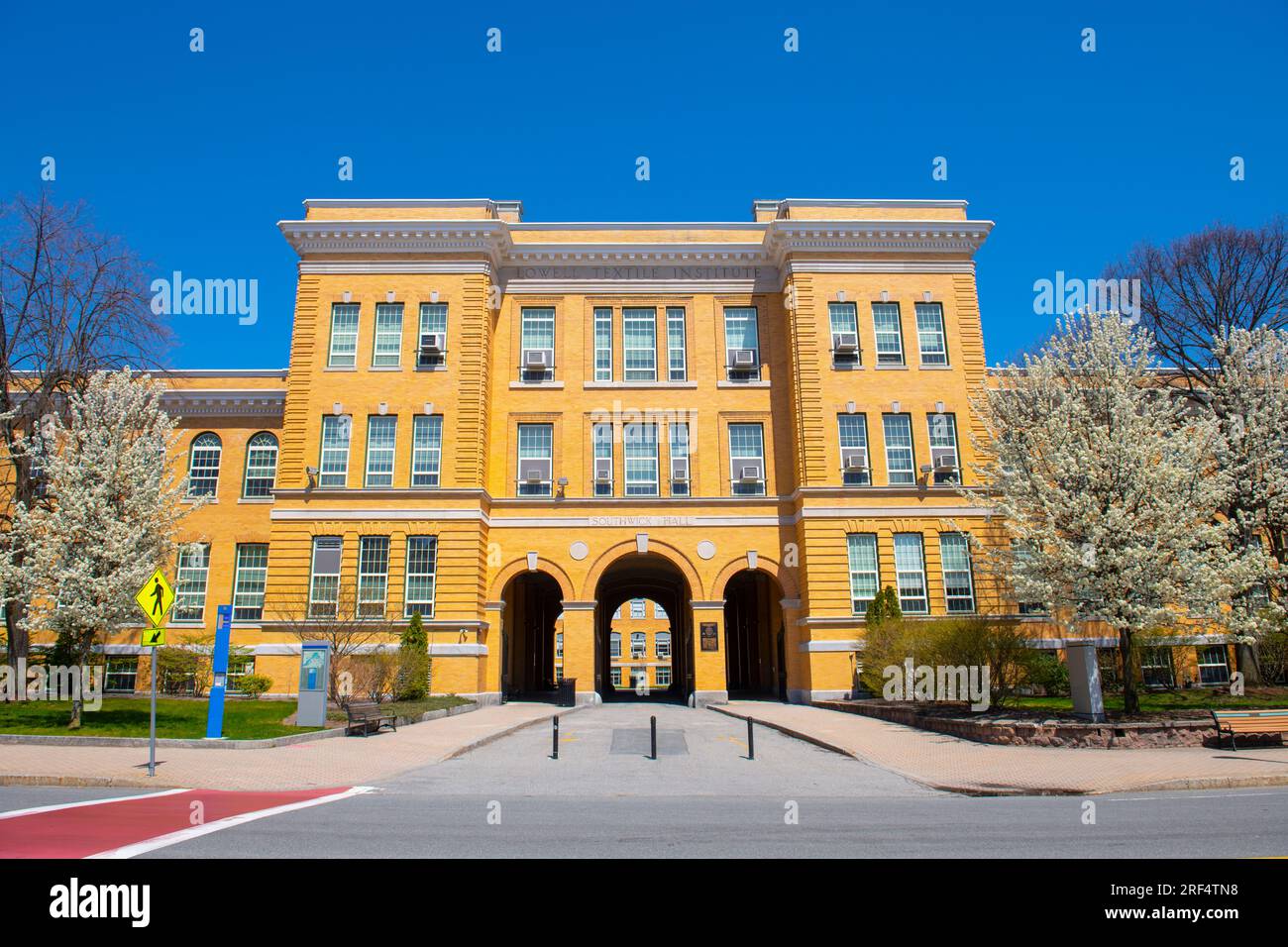 Southwick Hall in der University Avenue 1 im UMass Lowell North Campus in Lowell, Massachusetts, MA, USA. Stockfoto