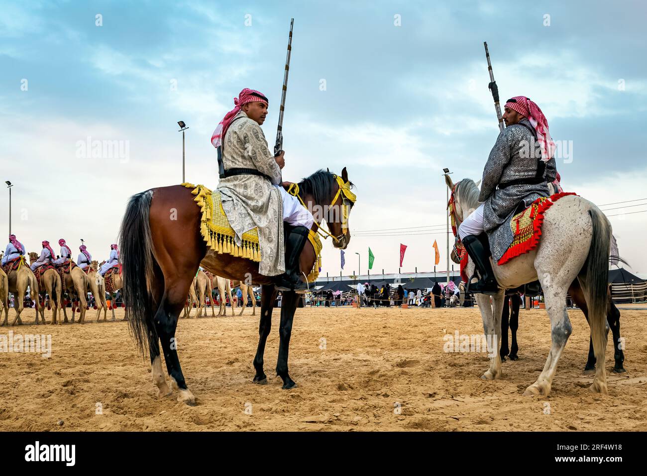 Arabian horse rider in traditional -Fotos und -Bildmaterial in hoher ...