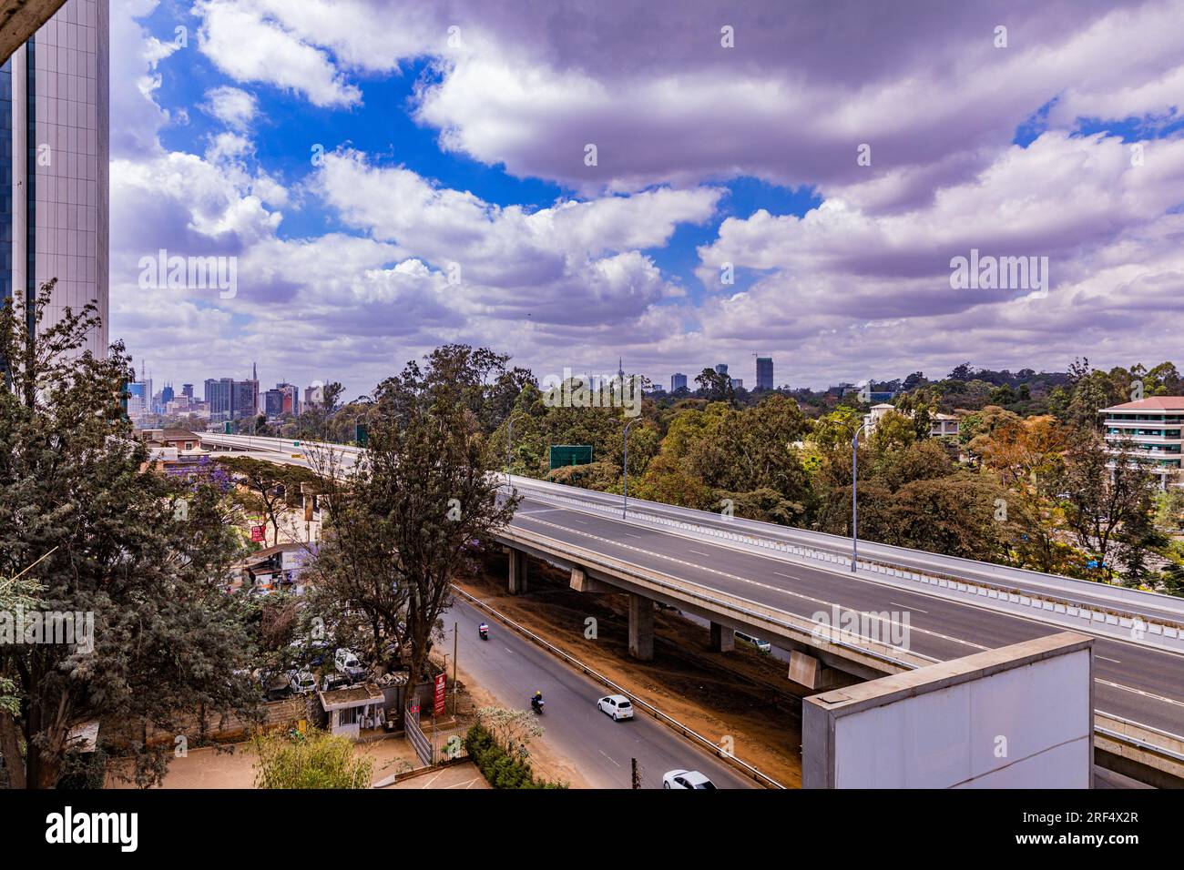 Nairobi Capital Kenia Skyline Wolkenkratzer Moderne Wahrzeichen Gebäude Turm Architektonische Außenfassaden Hochhaus Skyline Straßen Nacht City County Stadtlandschaft Stockfoto