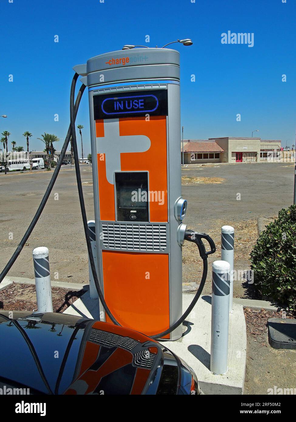 In Betrieb, Ladestation für Elektrofahrzeuge in Kalifornien Stockfoto