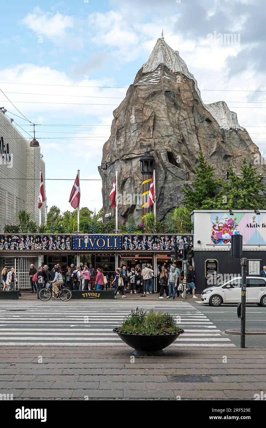 Entrence to the danish amusement Park Tivoli in Copenhagen, Dänemark, 6. Juli 2023 Stockfoto