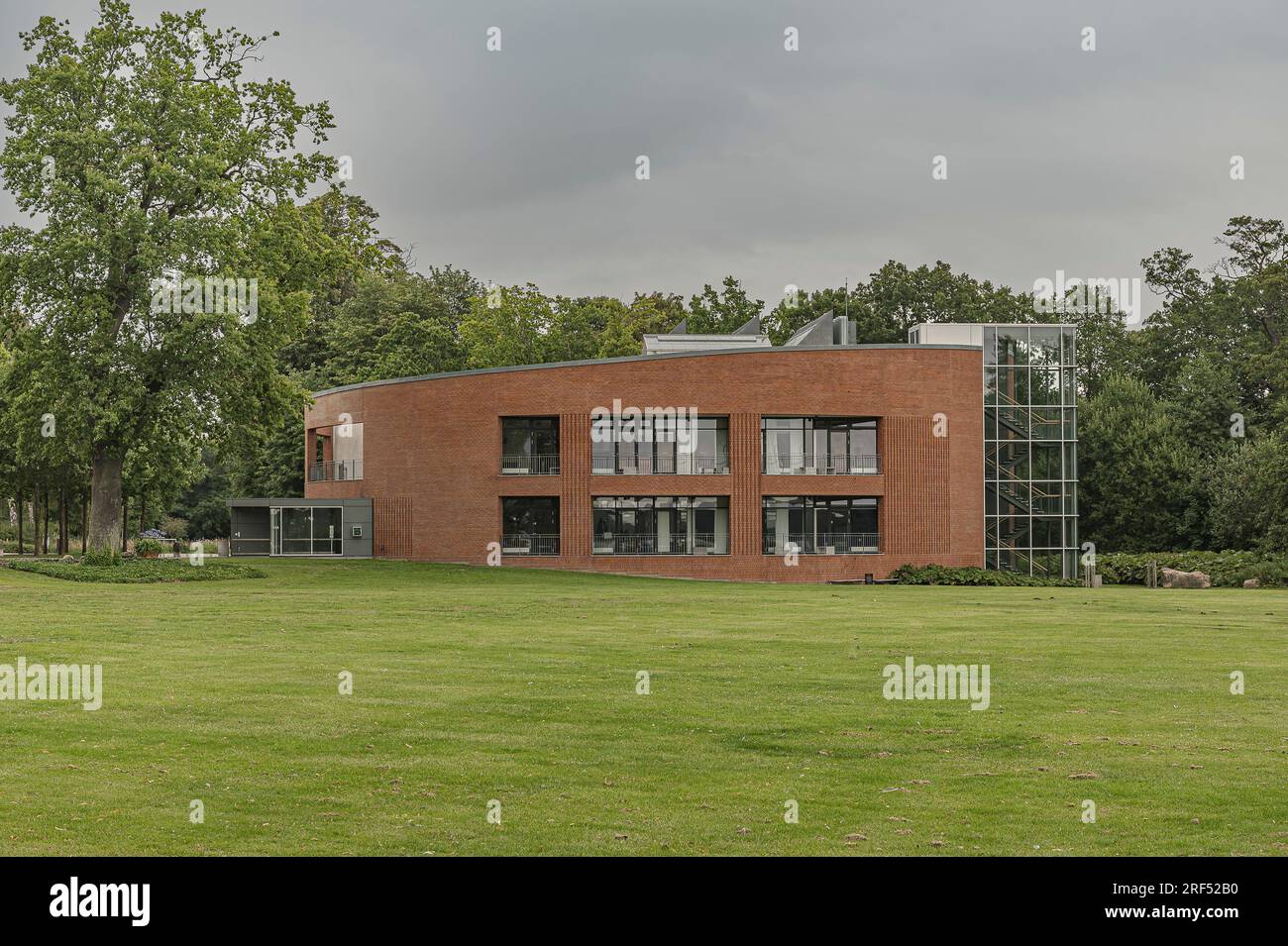 Modernes Gebäude für künstlerische Fächer im Internat der Sorø-Akademie, Sorø, 29. Juli 2023 Stockfoto