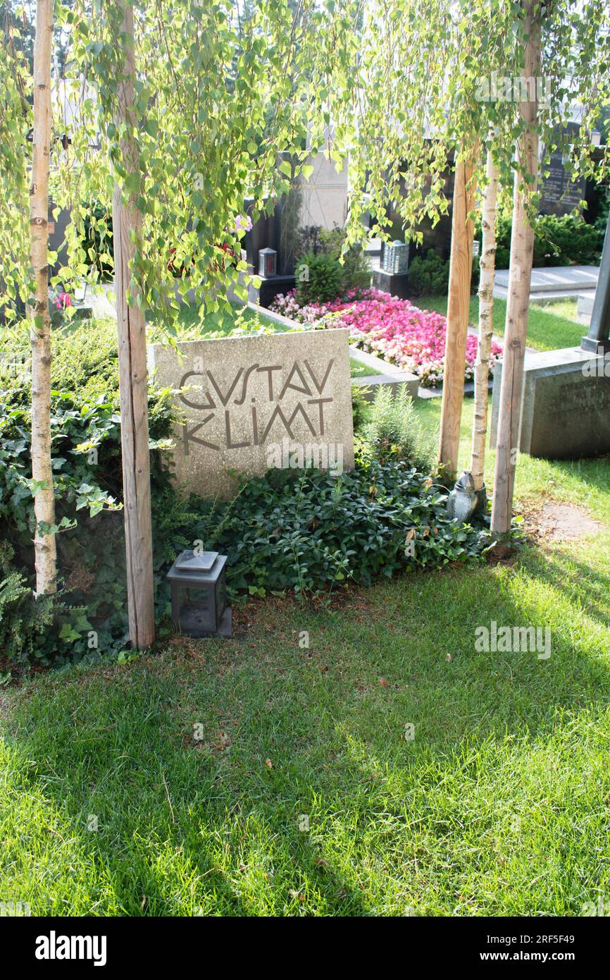 Wien, Österreich. 04. Juli 2023: Gustav Klimt ist auf dem Friedhof Hietzinger im 13. Bezirk Wiens begraben, neben dem Gelände des berühmten Schönb Stockfoto
