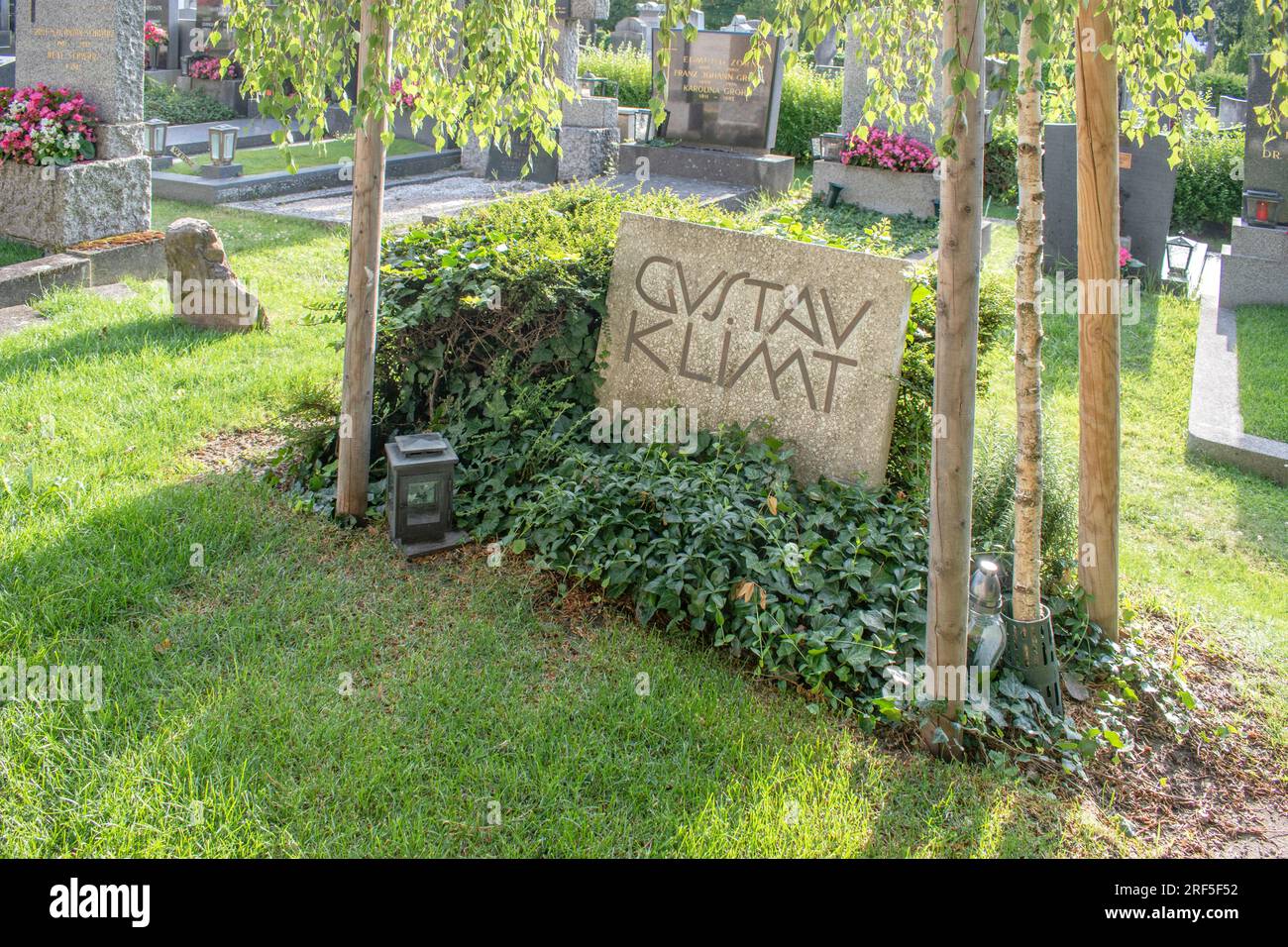 Wien, Österreich. 04. Juli 2023: Gustav Klimt ist auf dem Friedhof Hietzinger im 13. Bezirk Wiens begraben, neben dem Gelände des berühmten Schönb Stockfoto
