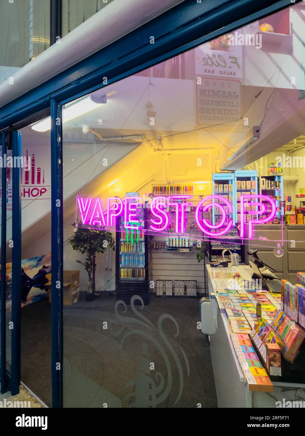 Wellington, Neuseeland - 27. Juli 2023: Außenansicht des Vape Stop Shops. Einwegdämpfe, definiert als Dämpfe ohne abnehmbare oder austauschbare Batterien Stockfoto