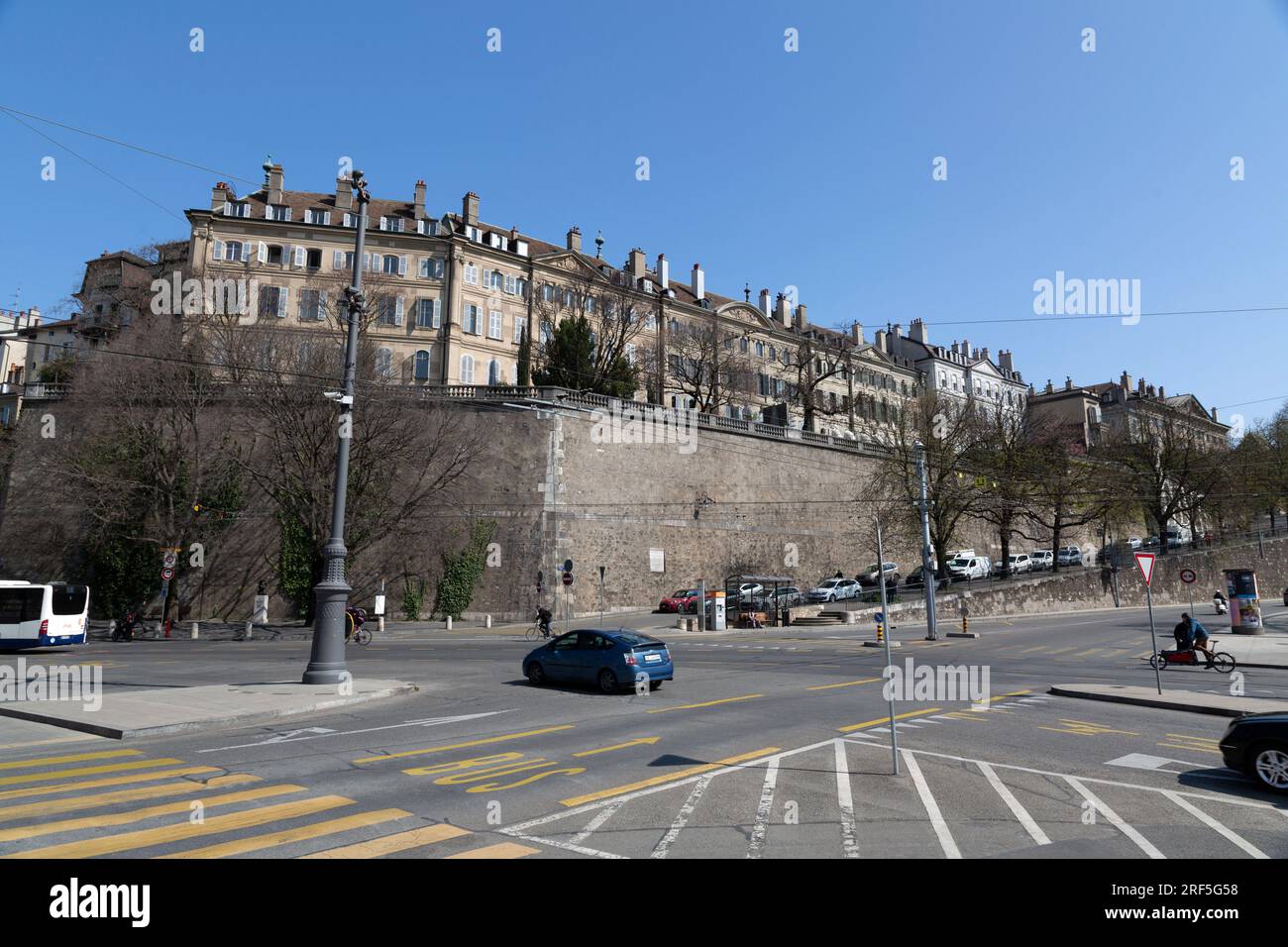 Genf, Schweiz - 25. März 2022: Place Neuve ist einer der wichtigsten Plätze der Stadt Genf. Ihr aktueller offizieller Name ist Place de Neuve, benannt Stockfoto