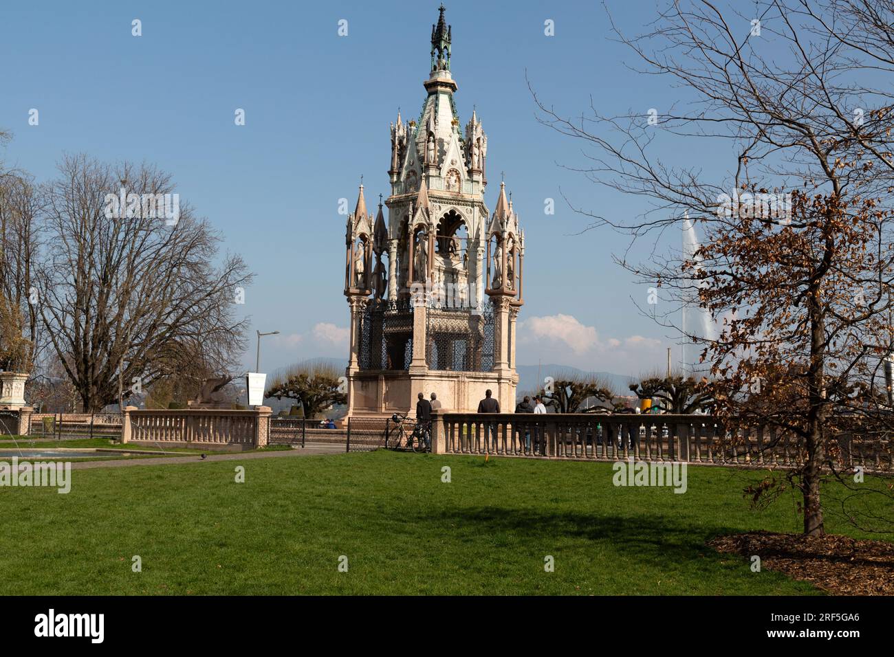 Genf, Schweiz - 25. März 2022: Das Brunswick-Denkmal ist ein Mausoleum, das 1879 im Jardin des Alpes erbaut wurde, um Karl II., Herzog von Br., zu gedenken Stockfoto