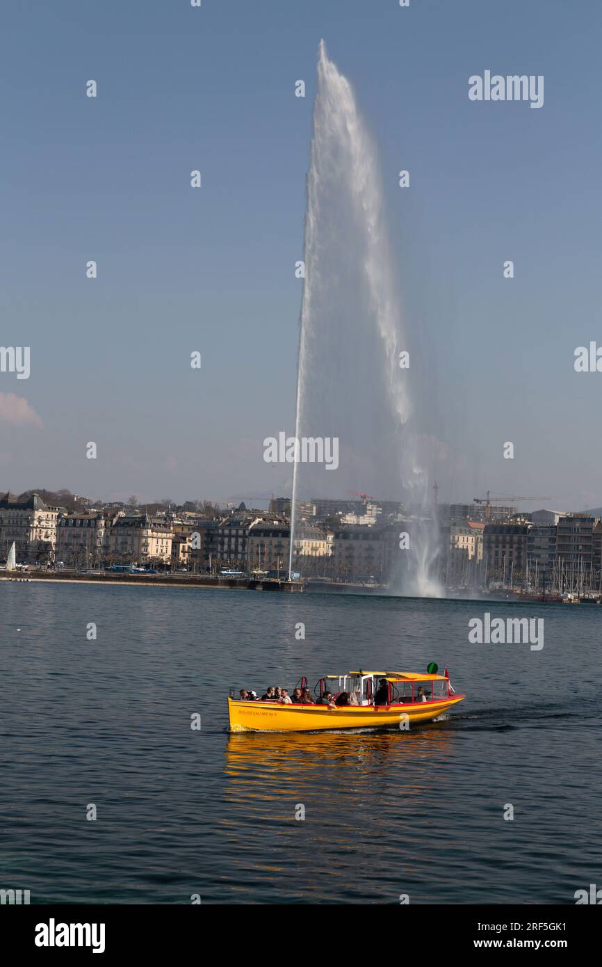 Genf, Schweiz - 25. März 2022: Der Jet d'Eau ist ein großer Brunnen in Genf, Schweiz und eines der berühmtesten Wahrzeichen der Stadt. Stockfoto