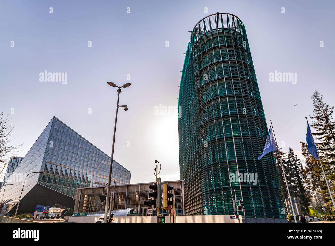 Genf, Schweiz - 25. März 2022: Gebäude der Weltorganisation für Meteorologie in Genf, Schweiz. Stockfoto Genf, Schweiz - 25. März 2022: Gebäude der Weltorganisation für Meteorologie in Genf, Schweiz. Stockfoto