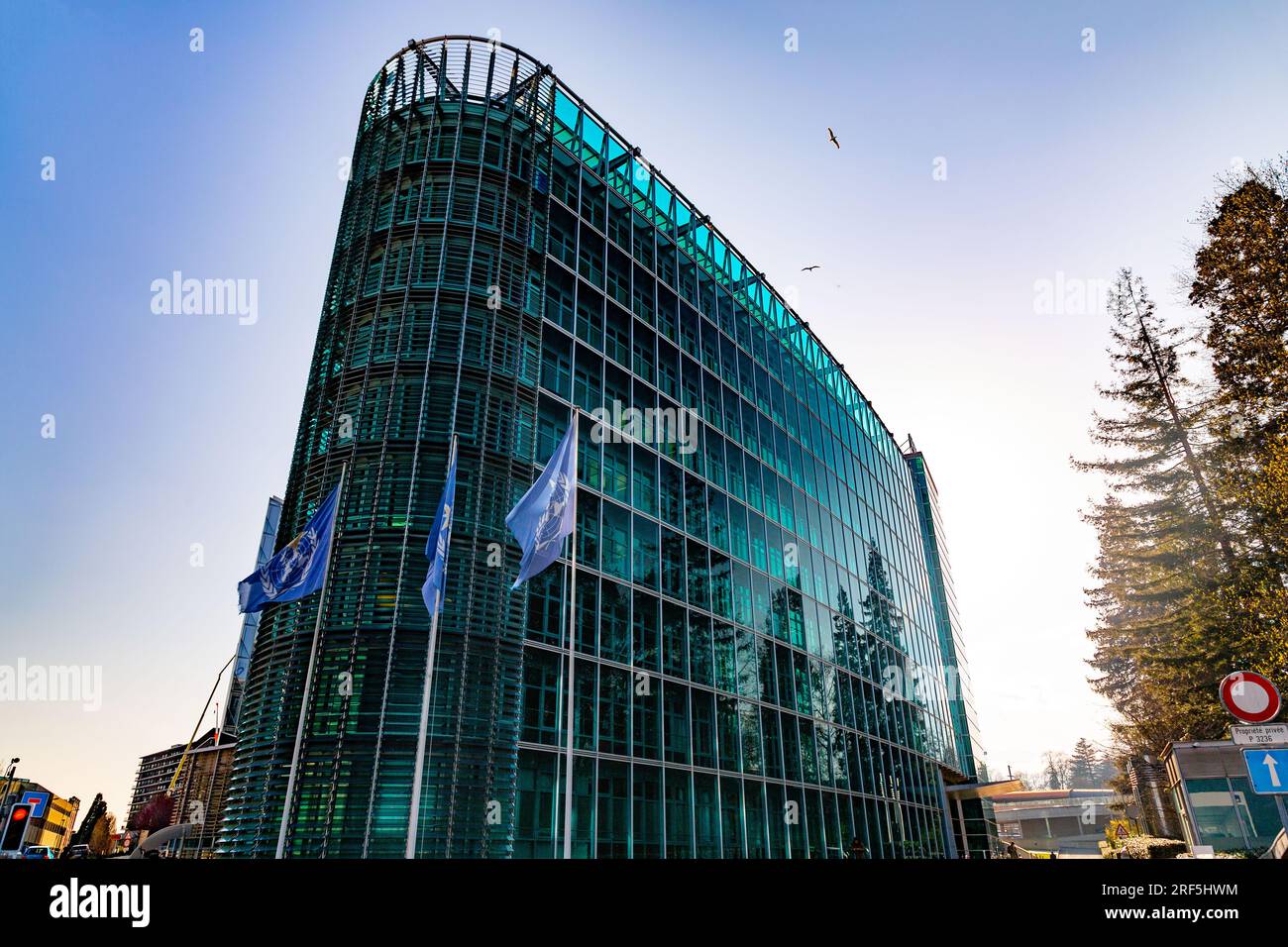 Genf, Schweiz - 25. März 2022: Gebäude der Weltorganisation für Meteorologie in Genf, Schweiz. Stockfoto Genf, Schweiz - 25. März 2022: Gebäude der Weltorganisation für Meteorologie in Genf, Schweiz. Stockfoto