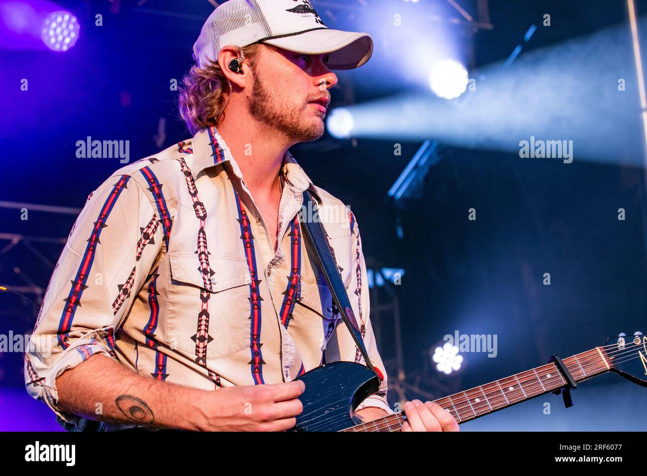 Edmonton, Kanada. 25. Juli 2023. James Barker von der James Barker Band tritt an Tag 9 der K-Days in Edmonton, dem 10-tägigen Lauf, auf die Northlights-Bühne. (Foto: Ron Palmer/SOPA Images/Sipa USA) Guthaben: SIPA USA/Alamy Live News Stockfoto