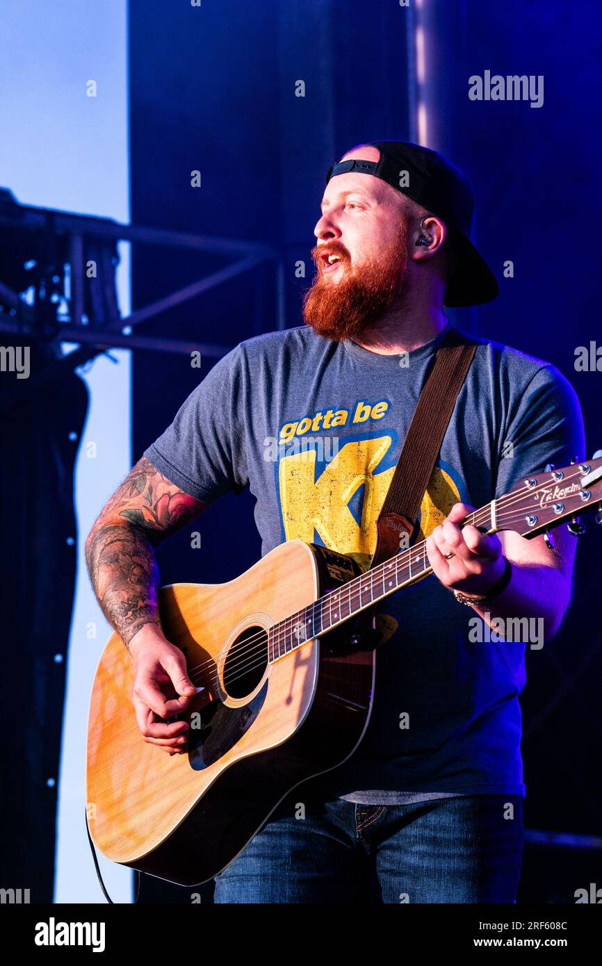 Edmonton, Kanada. 25. Juli 2023. Taylor Abrams von der James Barker Band erobert das Land auf der Northlights Bühne am 9. Tag der K-Days in Edmonton, dem 10-tägigen Lauf. (Foto: Ron Palmer/SOPA Images/Sipa USA) Guthaben: SIPA USA/Alamy Live News Stockfoto