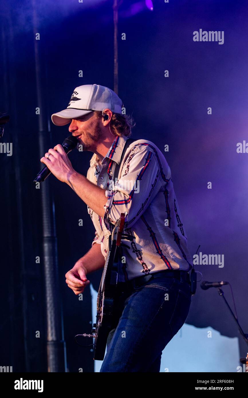 Edmonton, Kanada. 25. Juli 2023. James Barker von der James Barker Band tritt an Tag 9 der K-Days in Edmonton, dem 10-tägigen Lauf, auf die Northlights-Bühne. (Foto: Ron Palmer/SOPA Images/Sipa USA) Guthaben: SIPA USA/Alamy Live News Stockfoto