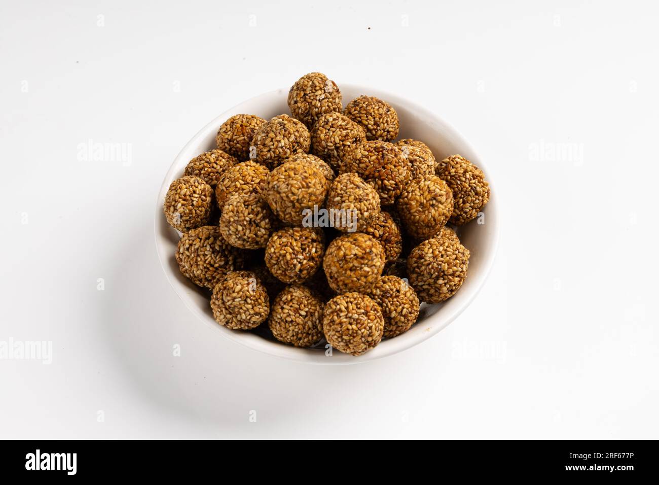 Sesam Ladoo oder Ellunda oder Til ladoo, ein traditionelles indisches ...