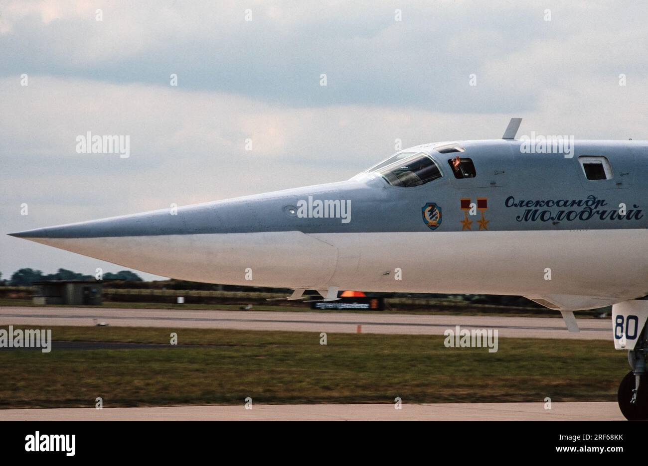 Die Nase eines ukrainischen Luftwaffe Tupolev TU-22M Langstreckenbombers, 2010 bei der RAF Cottesmore in England. Seriennummer 80. Stockfoto