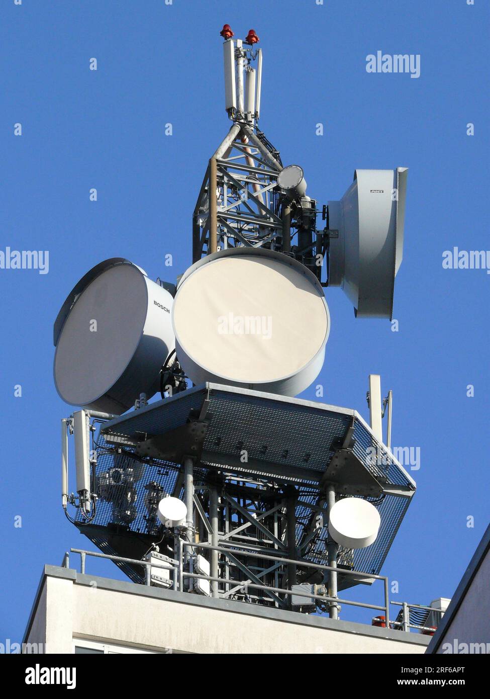 Mobilfunkantennen in Bürogebäuden in Karlsruhe Stockfoto