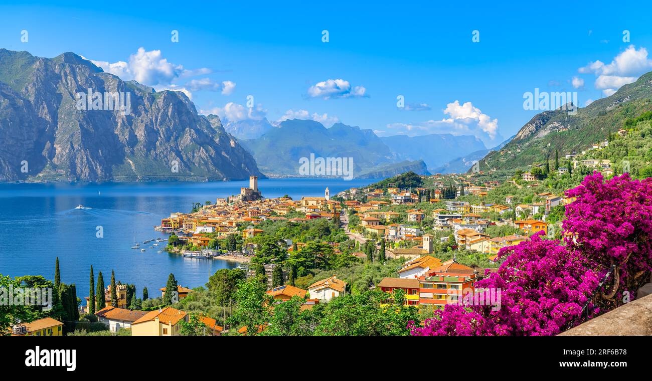 Landschaft mit Malcesine, Gardasee, Italien Stockfoto