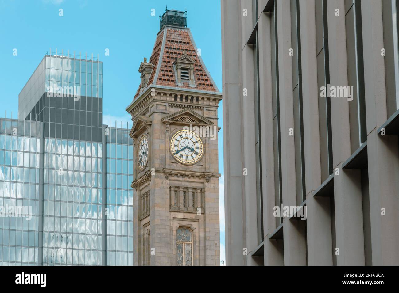 Architekturstile - viktorianisch und zeitgenössisch, Birmingham, UK 2023 Stockfoto