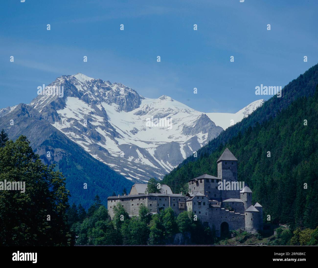 Das Schloss in Sand in Taufers, über dem Zillertal AlpsSüdtirol, Italien, Dolomiten Stockfoto