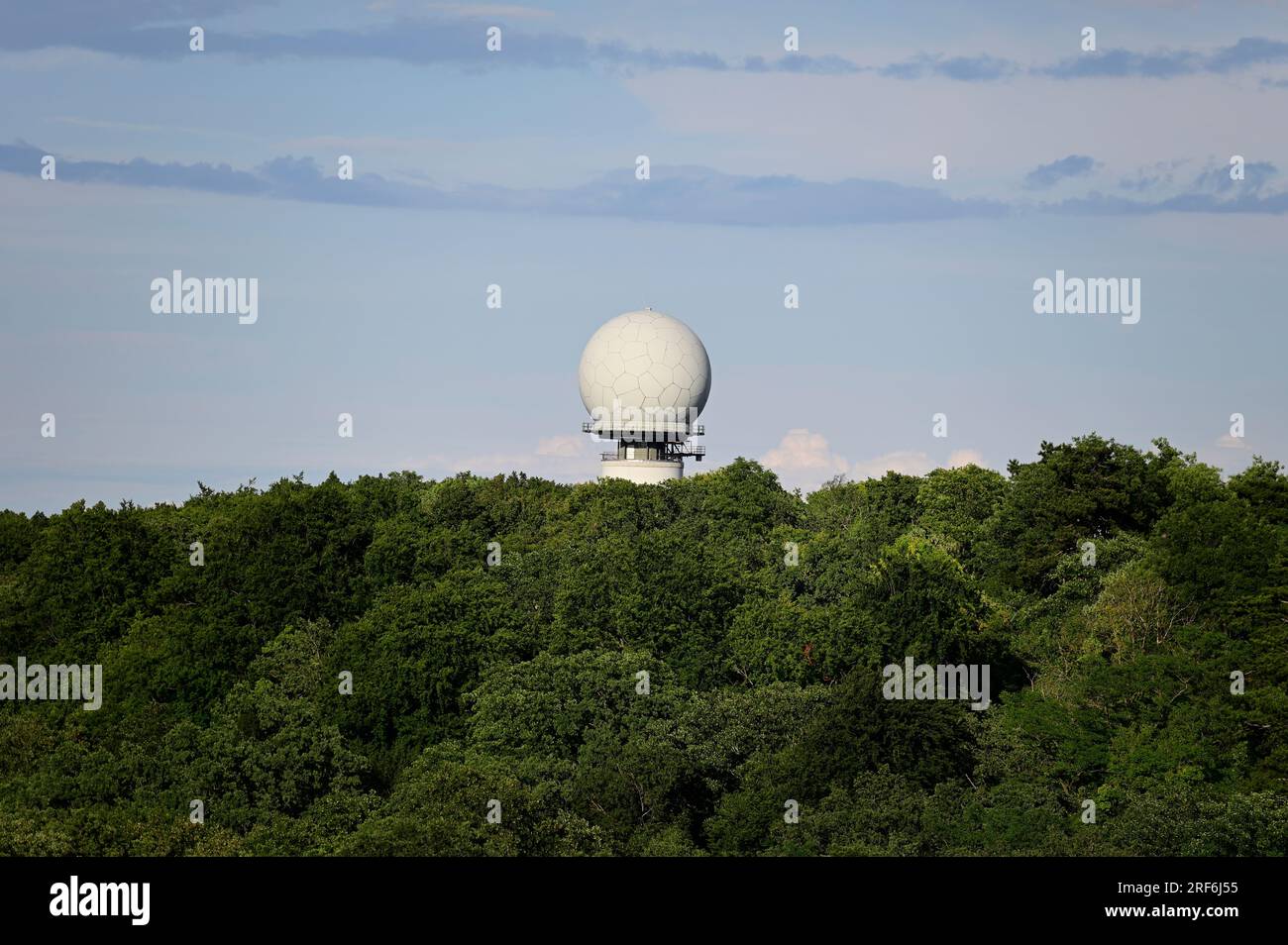 Naturpark Leiserberg, Weinviertel, Niederösterreich, Österreich. 29. Juli 2023. Radarstation Buschberg Stockfoto