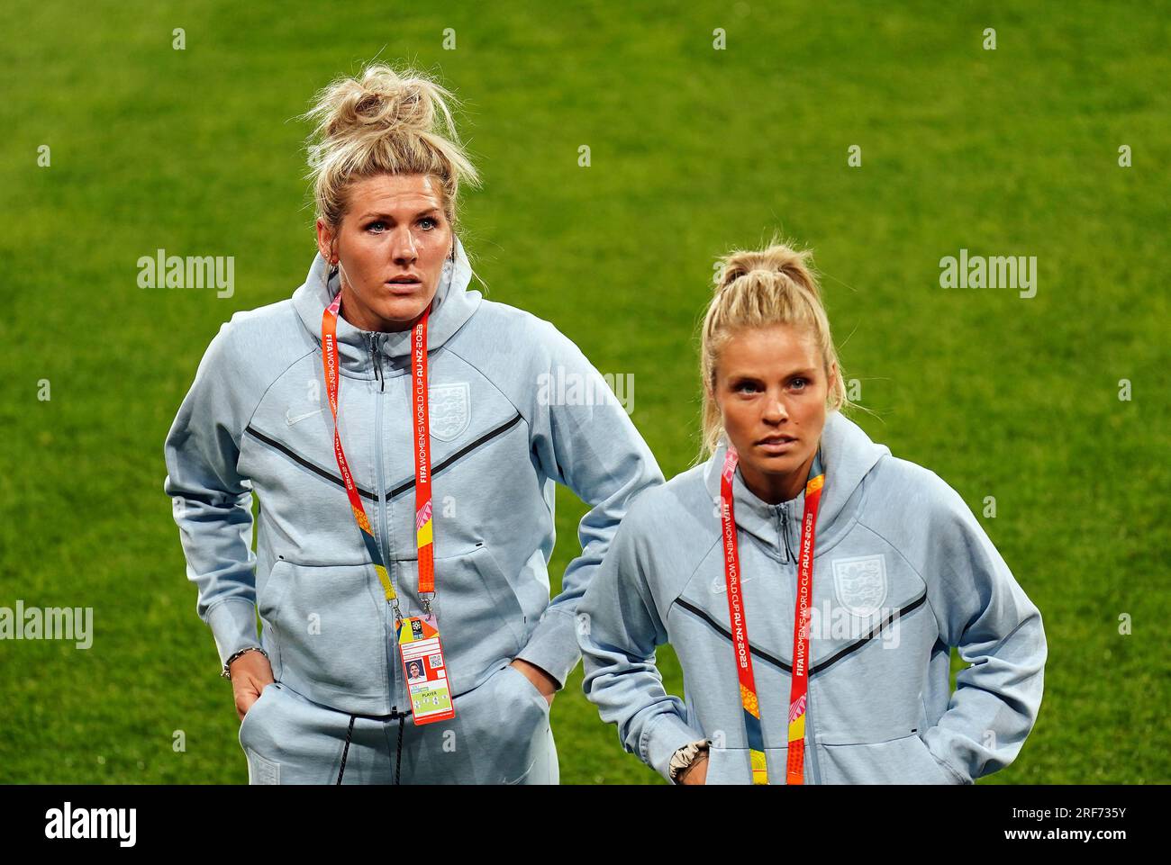 Englands Millie Bright (links) und Rachel Daly besichtigen das Spielfeld vor dem FIFA Women's World Cup 2023, Group D-Spiel im Hindmarsh Stadium, Adelaide, Australien. Foto: Dienstag, 1. August 2023. Stockfoto