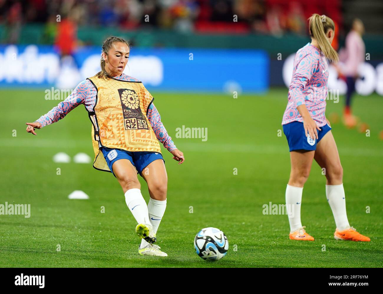 Die englische Katie Zelem wärmt sich vor der FIFA Women's World Cup 2023, einem Spiel der Gruppe D im Hindmarsh Stadium, Adelaide, Australien, auf dem Spielfeld auf. Foto: Dienstag, 1. August 2023. Stockfoto
