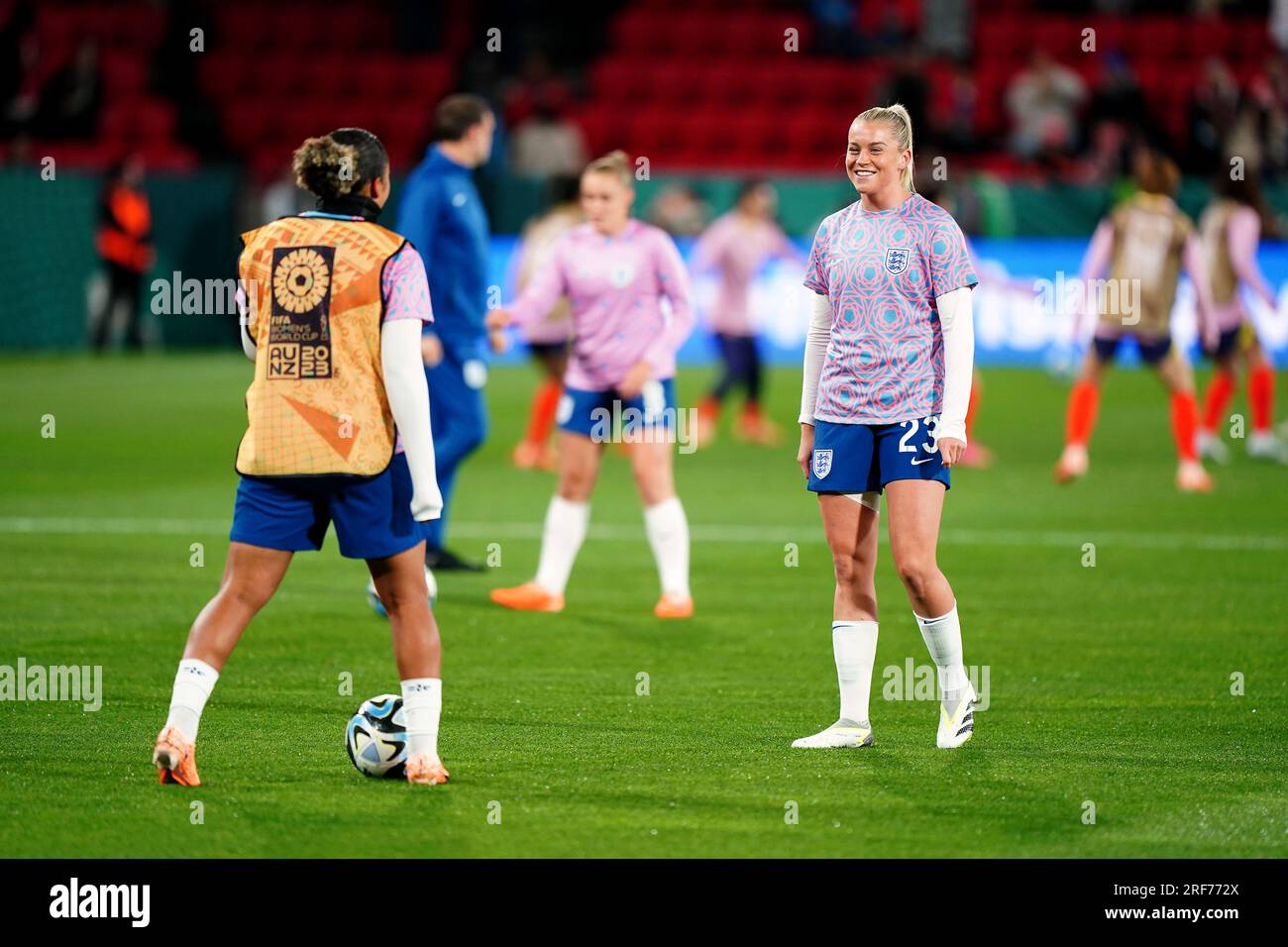 Alessia Russo aus England wärmt sich vor der FIFA Women's World Cup 2023, einem Spiel der Gruppe D im Hindmarsh Stadium in Adelaide, Australien, auf dem Spielfeld auf. Foto: Dienstag, 1. August 2023. Stockfoto