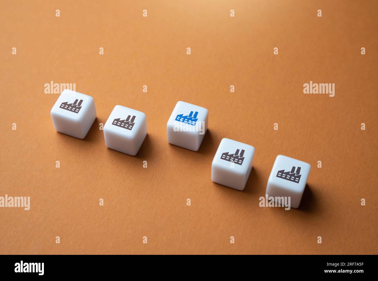 Beste Fabrik unter den Mitbewerbern. Integration von Industrie 4,0 in die Entwicklungsstrategie. Vierte industrielle Revolution, IoT, künstliche Intelligenz Stockfoto