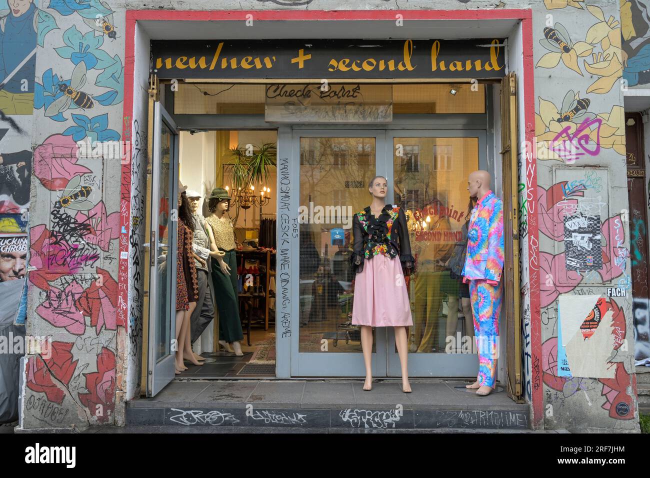 Second Hand Mode Boutique, Mehringdamm, Kreuzberg, Berlin, Deutschland *** Lokale Beschriftung *** , Berlin, Deutschland Stockfoto