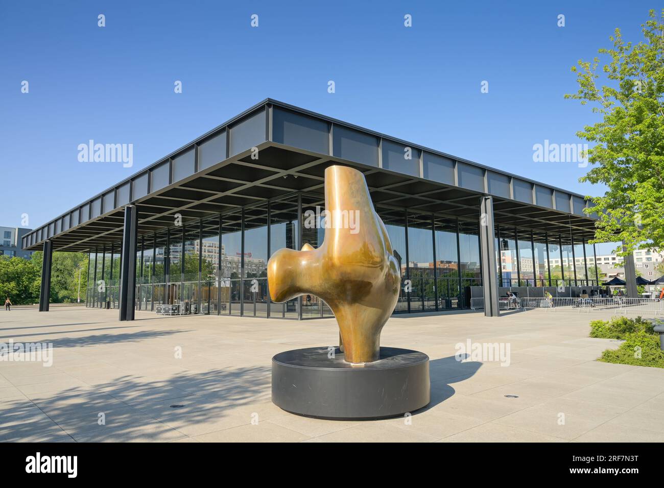 Neue Nationalgalerie, Henry Moore - 3-Wege-Stück Nr. 2: Archer, Kulturforum, Potsdamer Straße, Tiergarten, Mitte, Berlin, Deutschland *** Ortskapitän Stockfoto