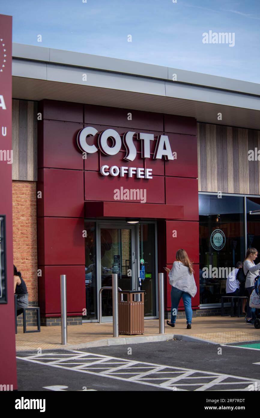 Der Eingang für Fußgänger zu einer Costa Coffee Drive Thru in Newbury Berkshire Stockfoto