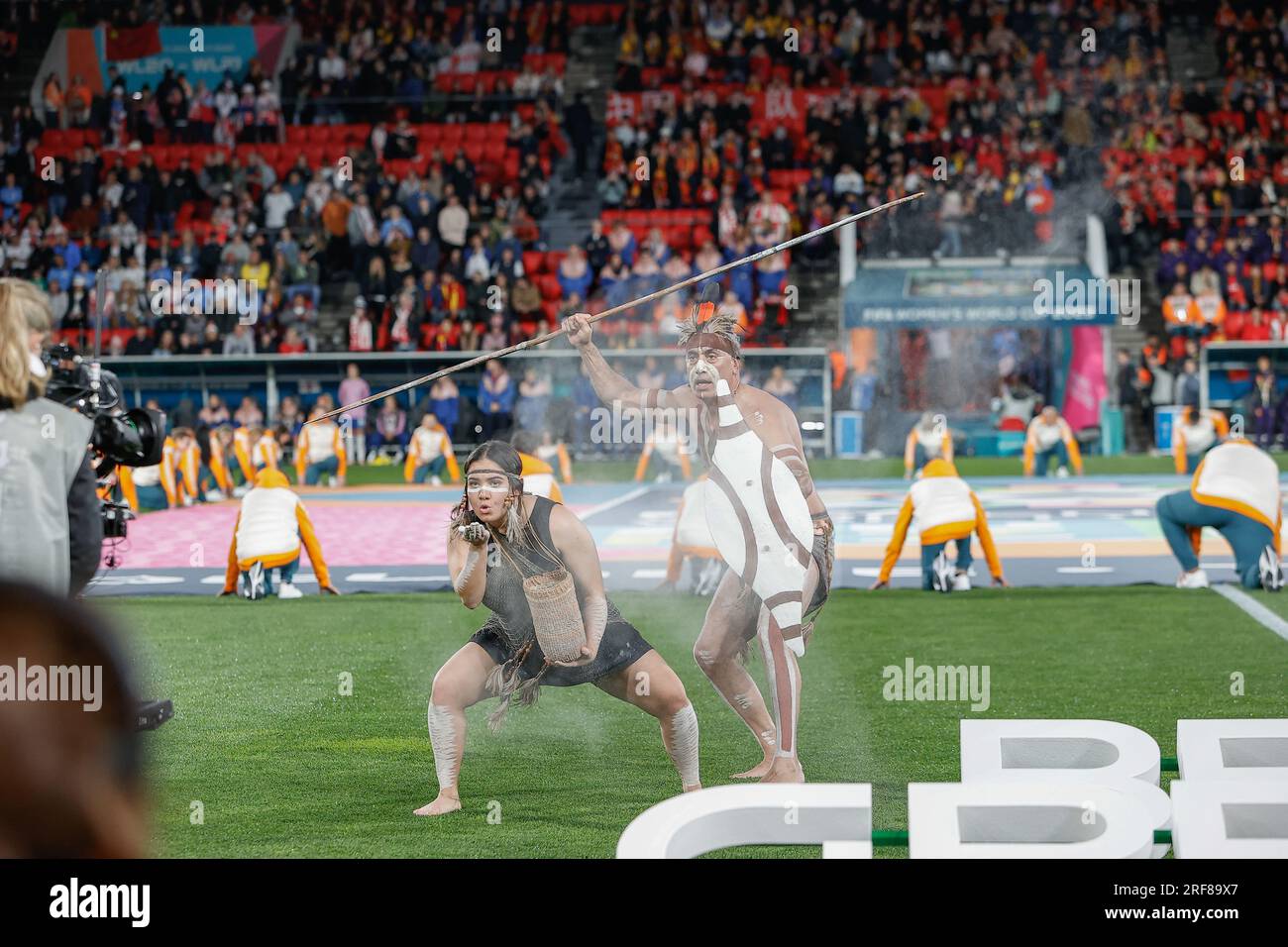 Adelaide/Tarntanya, Australien, 1. August 2023, FIFA Women's World Cup (Gruppe D - Spiel #39) England gegen China, Vor dem Beginn des Spiels England gegen China der PR-Gruppe im Hindmarsh Stadium wird Eine Landeszeremonie durchgeführt. Credit: Mark Willoughby/Alamy Live News Stockfoto