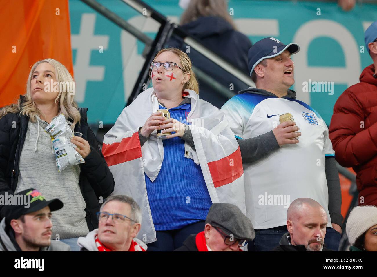 Adelaide/Tarntanya, Australien, 1. August 2023, FIFA Women's World Cup (Gruppe D - Spiel #39) England gegen China, England Fans lassen ihre Stimmen hören. Kredit: Mark Willoughby/Alamy Live News Stockfoto