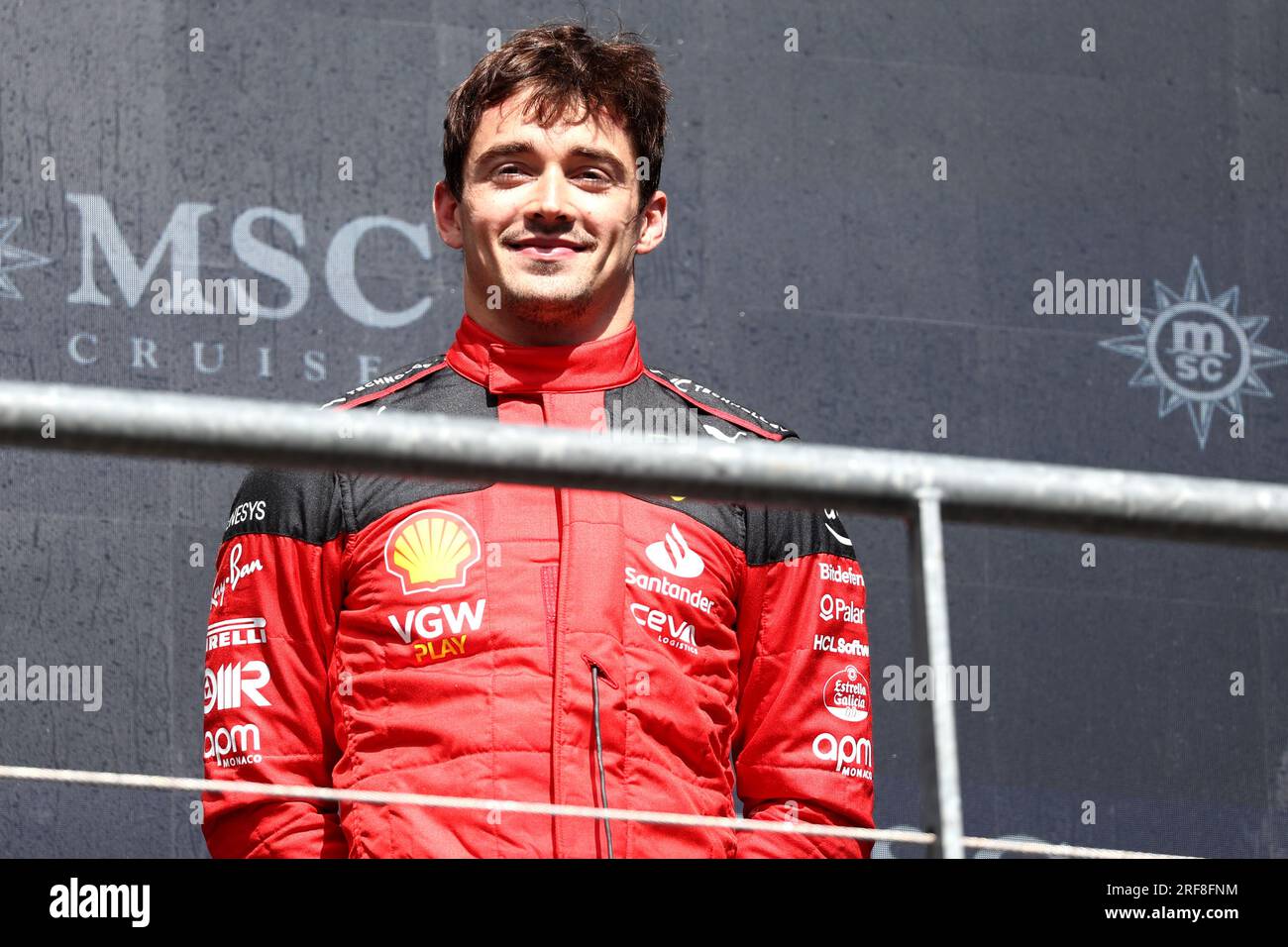 Charles Leclerc von Scuderia Ferrari auf dem Podium am Ende des F1. Grand Prix von Belgien im Spa Francorchamps am 30. Juli 2023 in Stavelot, Belgien. Stockfoto
