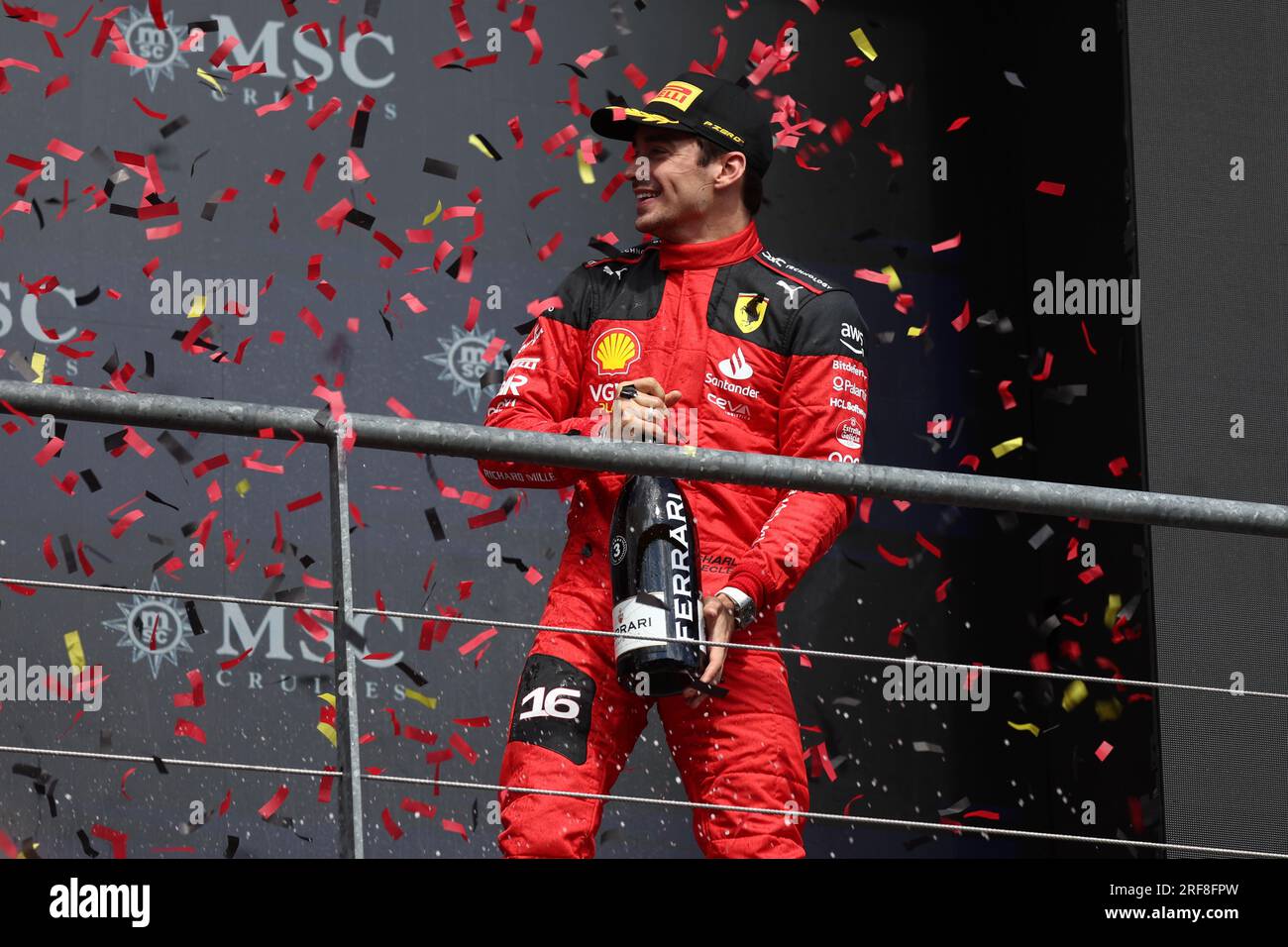 Charles Leclerc von Scuderia Ferrari feiert am Ende des Großen Preises Belgiens F1 auf dem Podium im Spa Francorchamps am 30. Juli 2023 in Stavelot, Belgien. Stockfoto