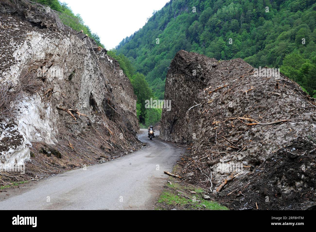 Schneerutsche in Artiga de Lin, Val d'Aran, Lleida, Katalonien, Spanien. Stockfoto