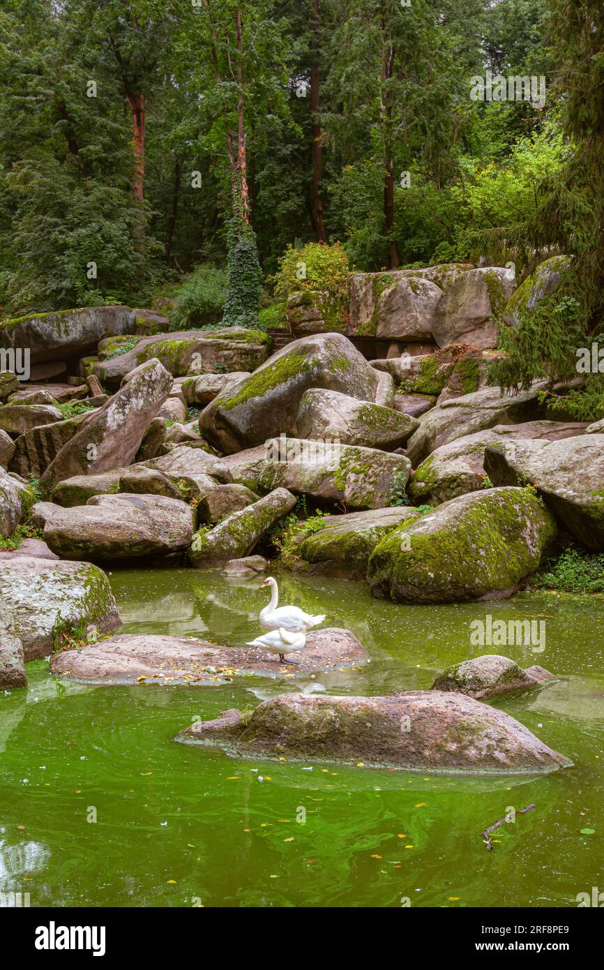 Uman. Sofievsky Park. Große Felsbrocken. Stockfoto