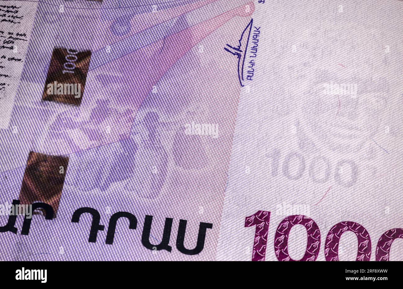 Aserbaidschan-1000-Manat-Banknote: Nationale Symbole, Wahrzeichen, kulturelle Motive, lebendige Farben, komplexe Muster - ein künstlerischer Ausdruck des nationalen Stockfoto