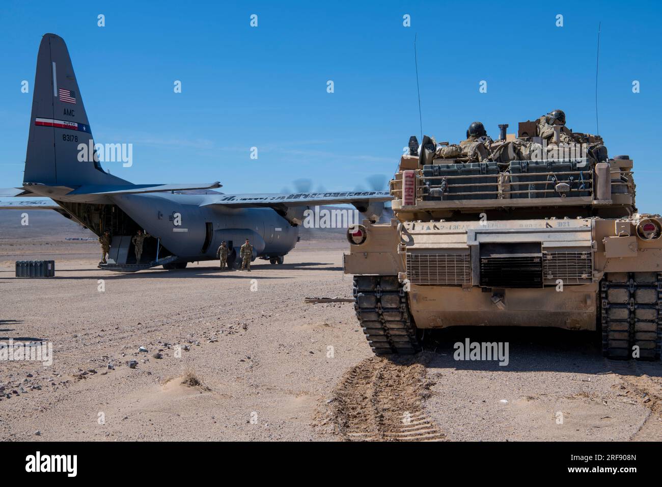 USA Air Force Airmen während Operation Night King in der kalifornischen Wüste 26. März 2023 Air Force Foto von Senior Airman Mercedes Porter Stockfoto