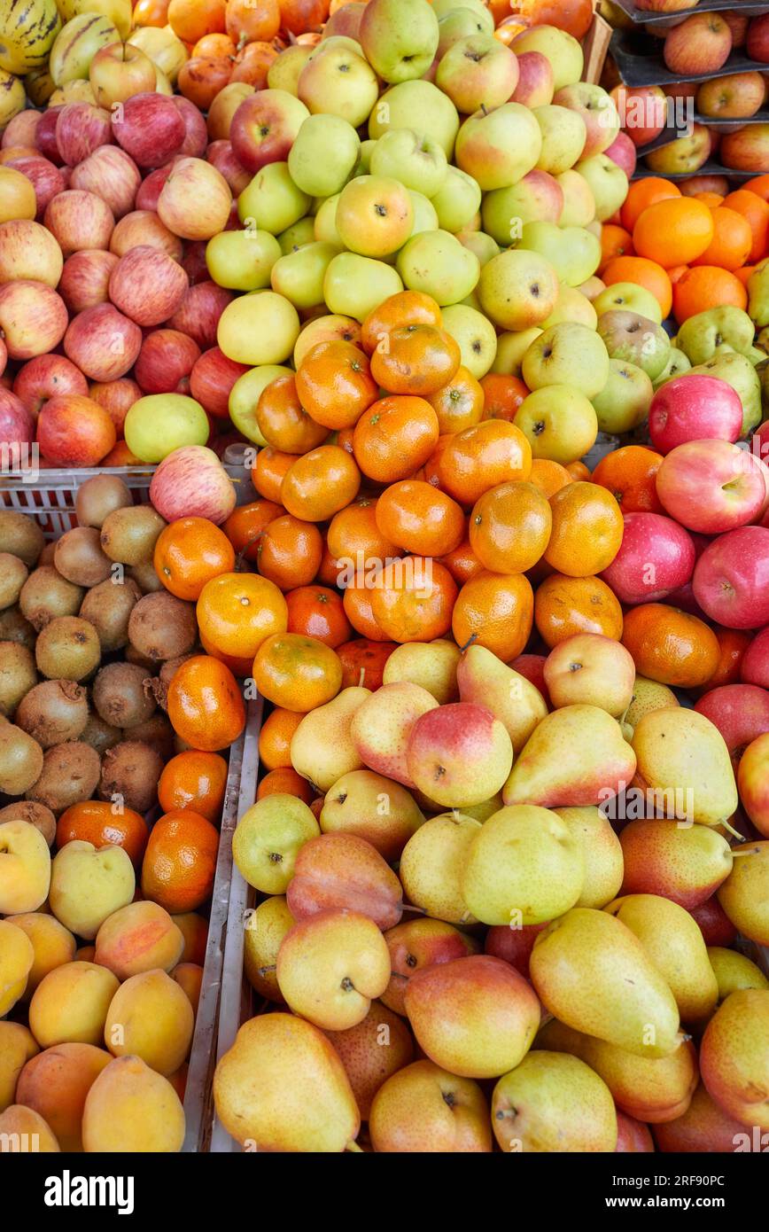 Verschiedene Früchte auf einem lokalen Lebensmittelmarkt, Ecuador. Stockfoto Verschiedene Früchte auf einem lokalen Lebensmittelmarkt, Ecuador. Stockfoto