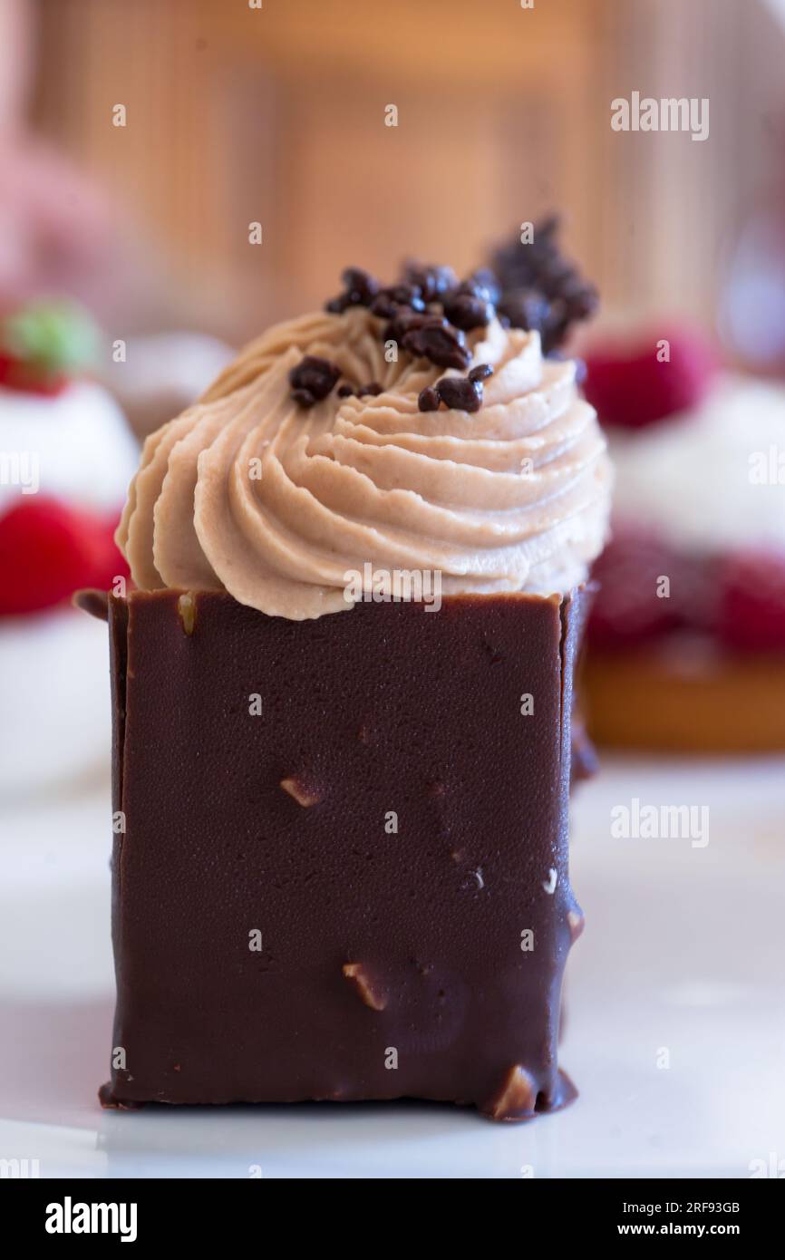 Individueller Kaffeekuchen, französisches Gebäck Stockfoto
