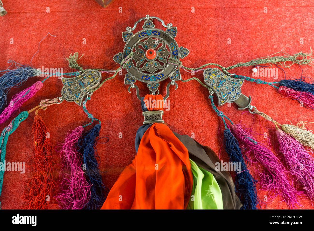 Schmuck für alte Frauen im Informationszentrum der Dschingis-Khan-Reiterstatue (130 m hoch), die Teil des Dschingis-Khan-Statuenkomplexes ist Stockfoto