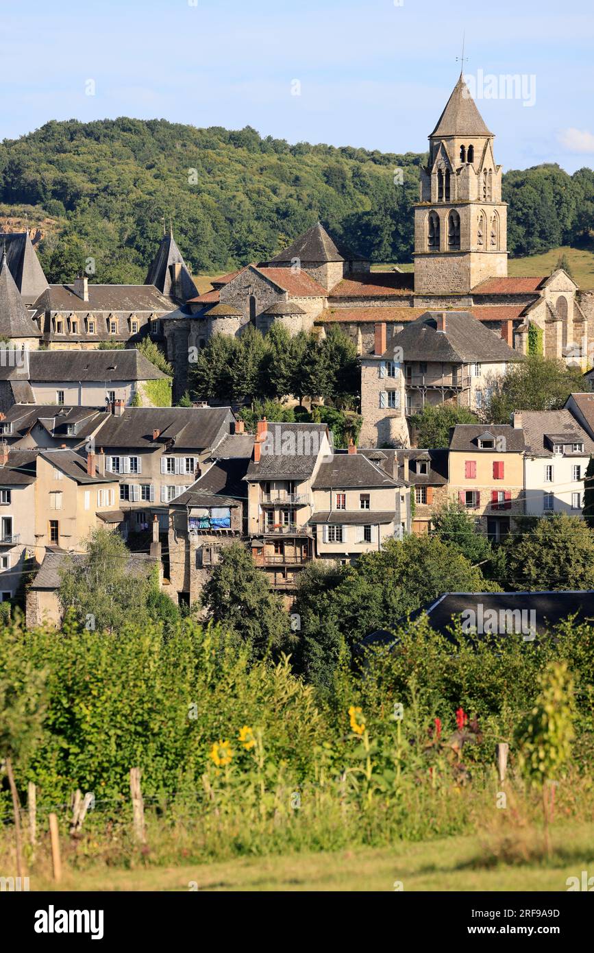 La petite ville historique et pittoresque d’Uzerche dans la vallée de la Vézère en Corrèze dans le Limousin en France, Nouvelle-Aquitaine, Europa Stockfoto